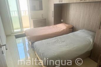 교사와 함께 머무는 침실 2